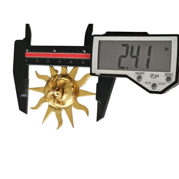 Alva Museum Gold Tone Sun Face Brooch Repousse, Domed Smile Face Pin, Signed - Picture 6 of 7